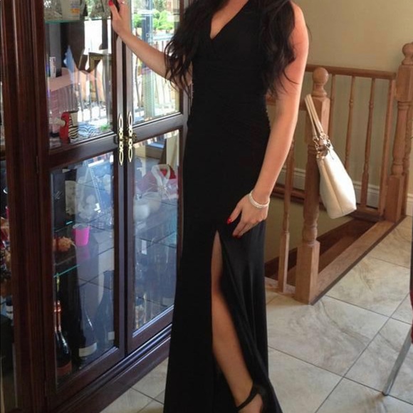 Beautiful black gown - Picture 1 of 7